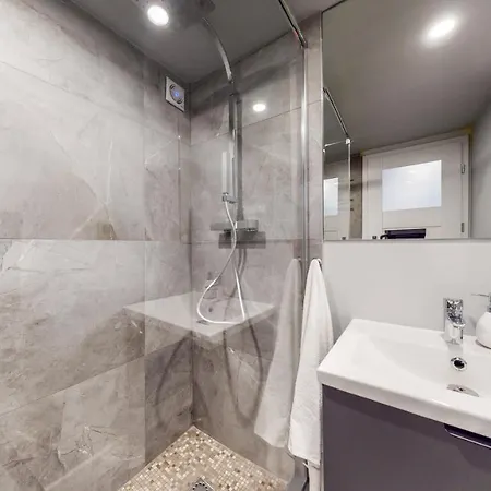 Place Aparthotel
